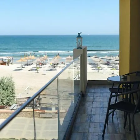 Ava Del Mar Navodari